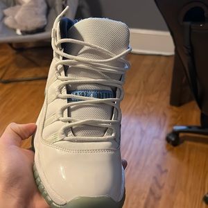 Worn no insole pretty good condition